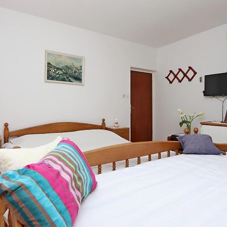 Apartments And Rooms By The Sea Banjol, Rab - 19692 Kamer foto